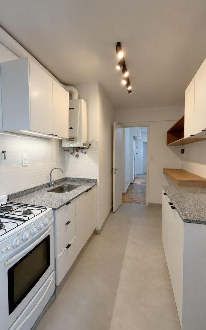 Foto de Venta 3 ambientes sobre av La Plata, Caballito, imagen 3