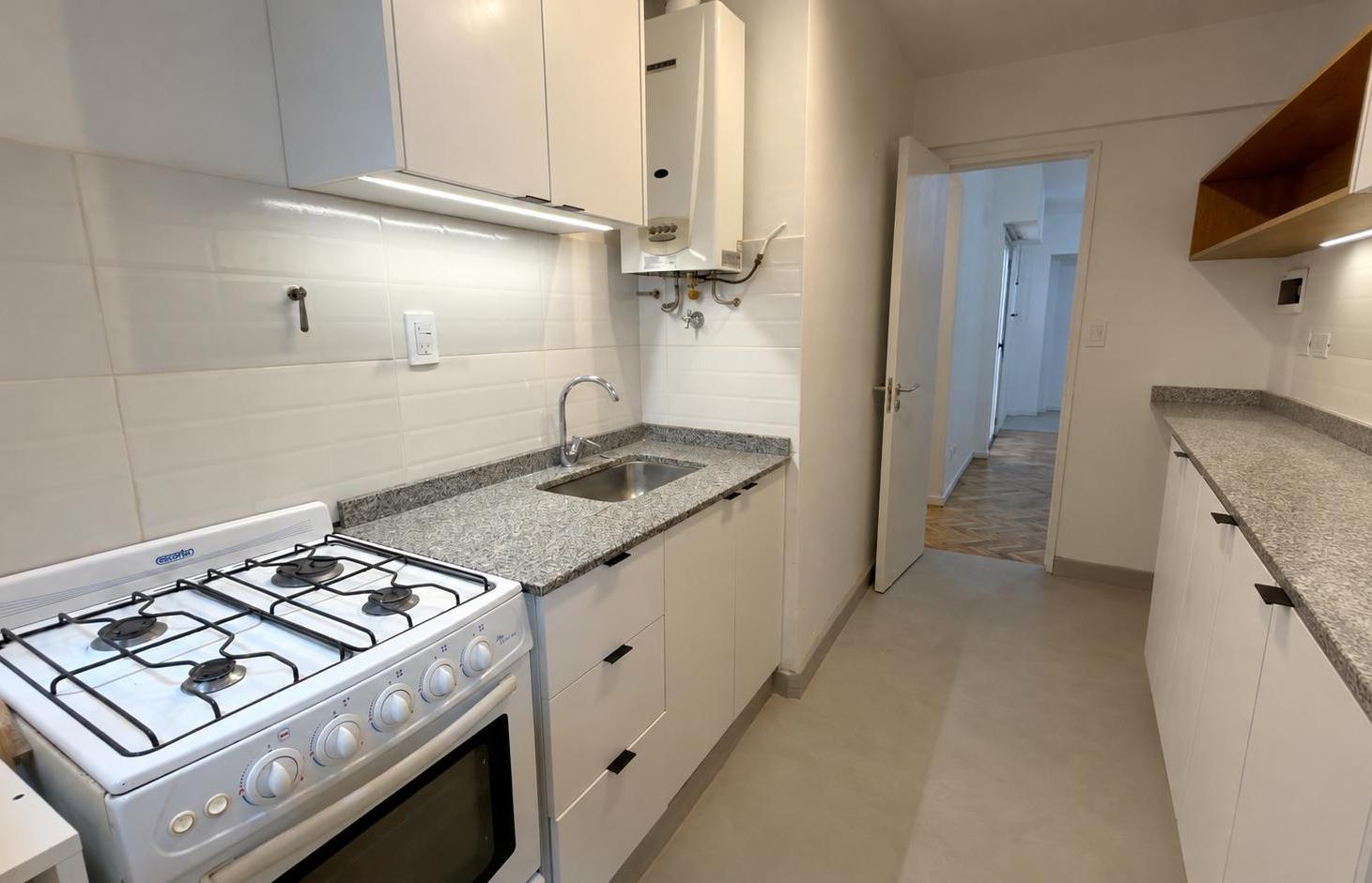 Foto de Venta 3 ambientes sobre av La Plata, Caballito, imagen 4