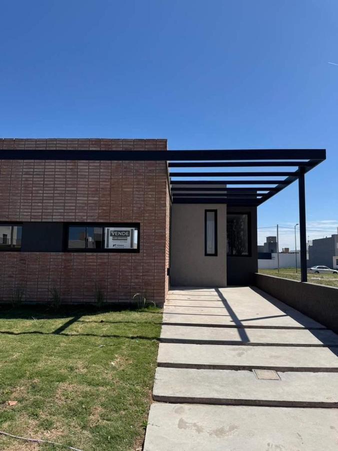 Dúplex en Venta en PB 2 Dorm 2 baños en Rincones de Manantiales