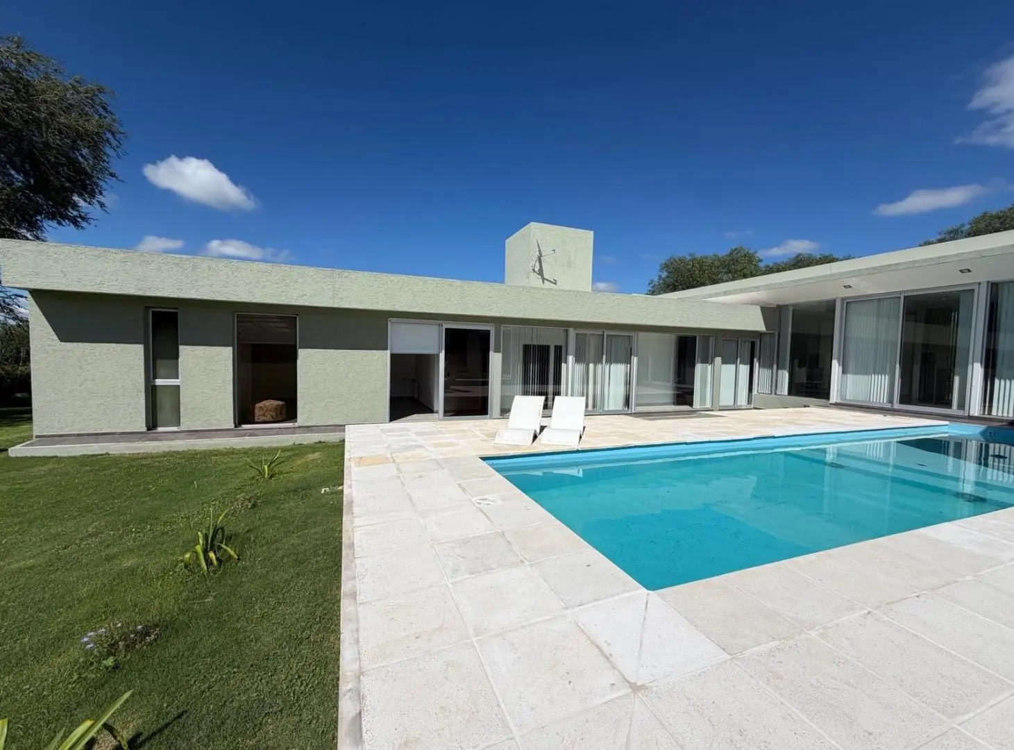 Casa Moderna BARRIO CERRADO CAUSANA 3