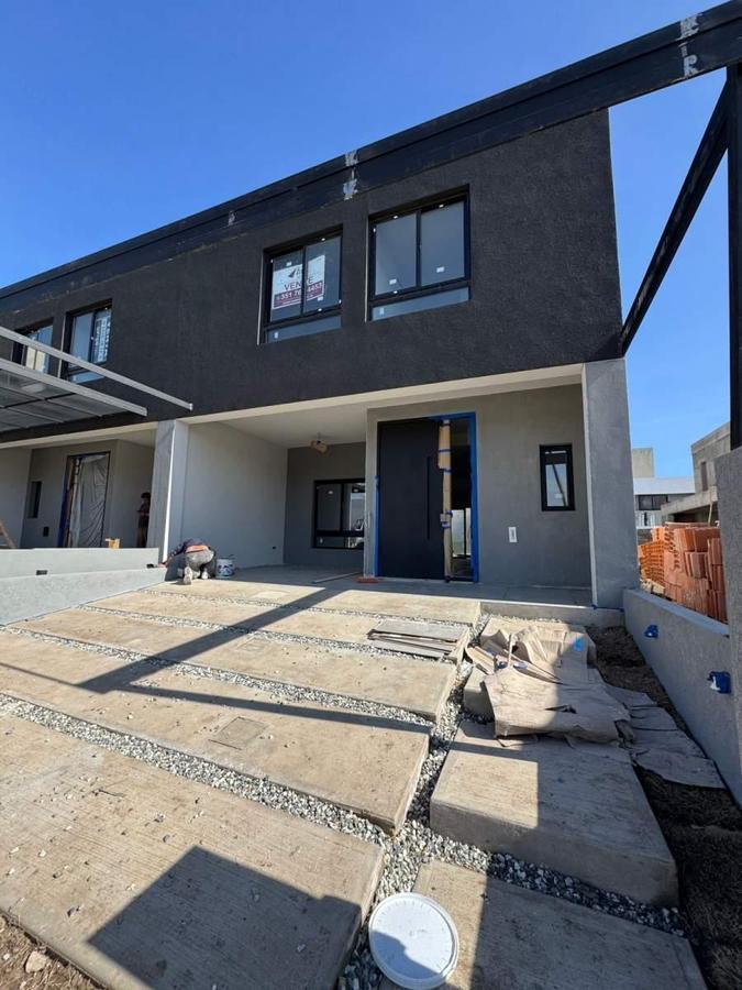 Dúplex en Venta 3 dorm en Colinas de Manantiales