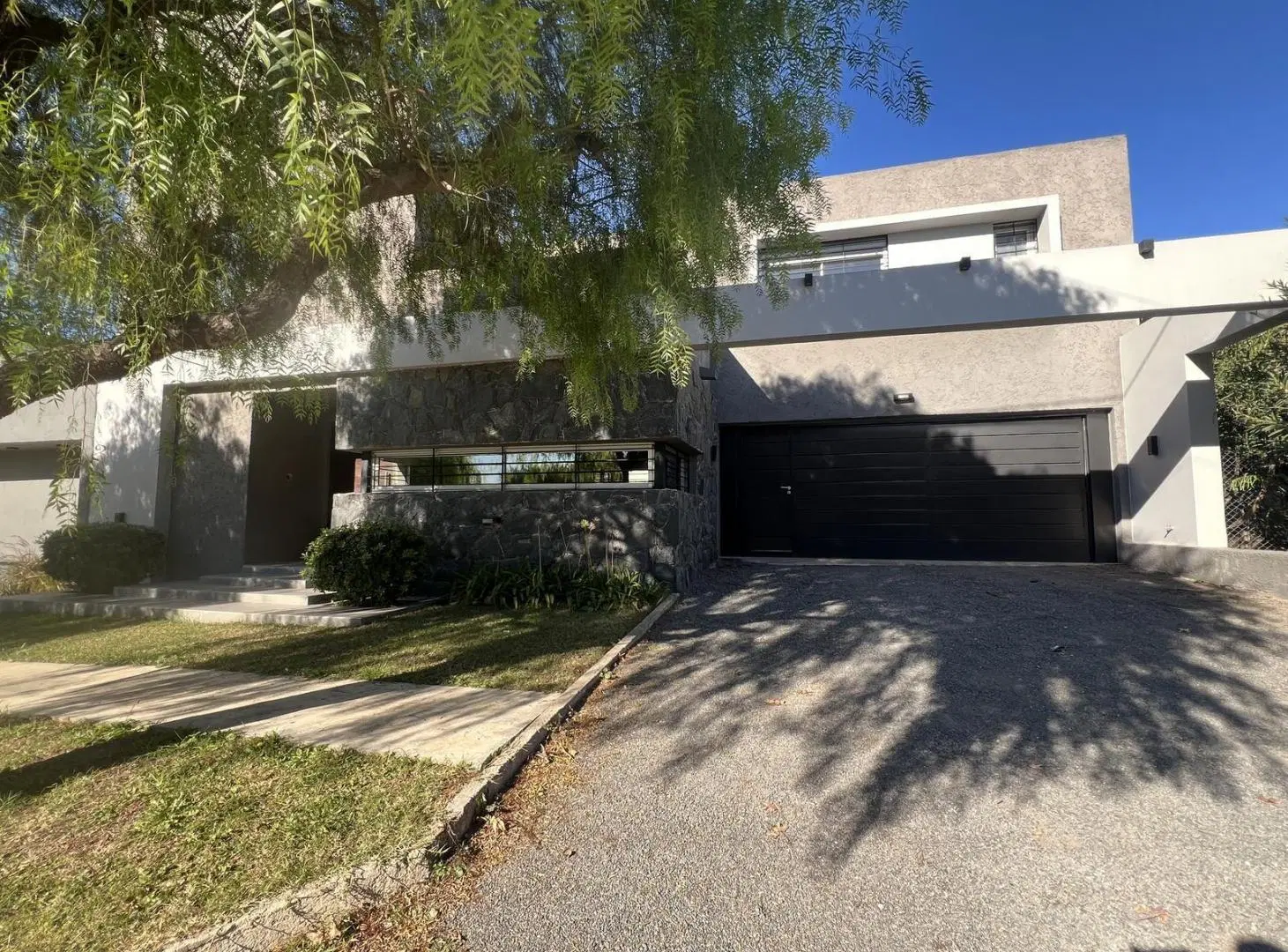 La Carolina casa en venta de 3 dorm con galería pileta y seguridad las 24 hs 4