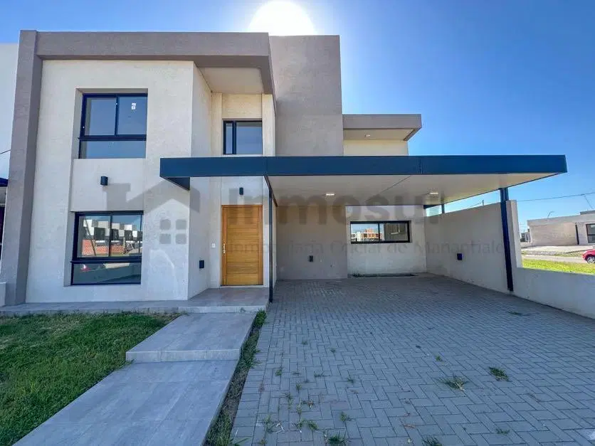 CASA EN VENTA RINCONES DE MANANTIALES 1