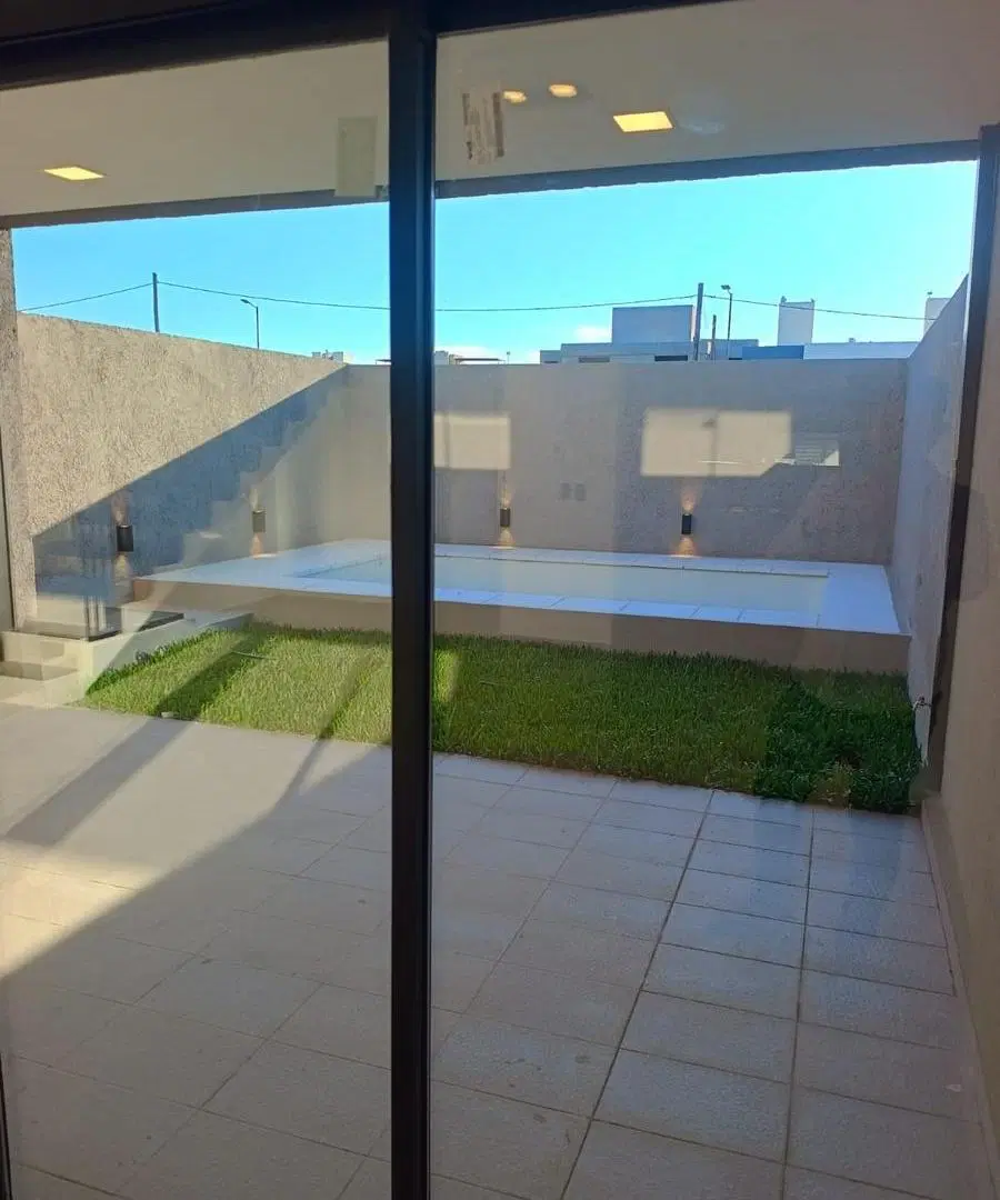DUPLEX DE CATEGORIA EN QUEBRADAS DE MANANTIALES DE 3 DORMITORIOS 4