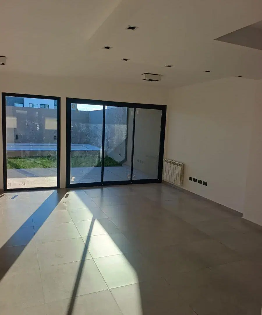 DUPLEX DE CATEGORIA EN QUEBRADAS DE MANANTIALES DE 3 DORMITORIOS 3