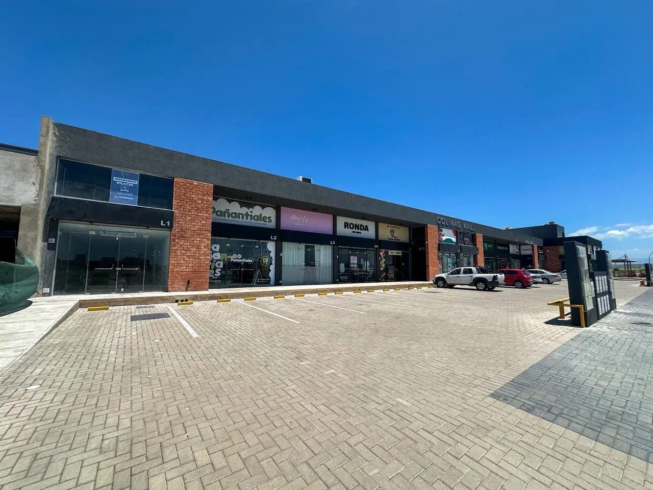 AMPLIA OFICINA EN COLINAS MALL - COLINAS DE MANANTIALES 2