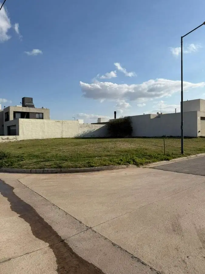 Lote RESIDENCIAL en Barrio Solares de Manantiales 1