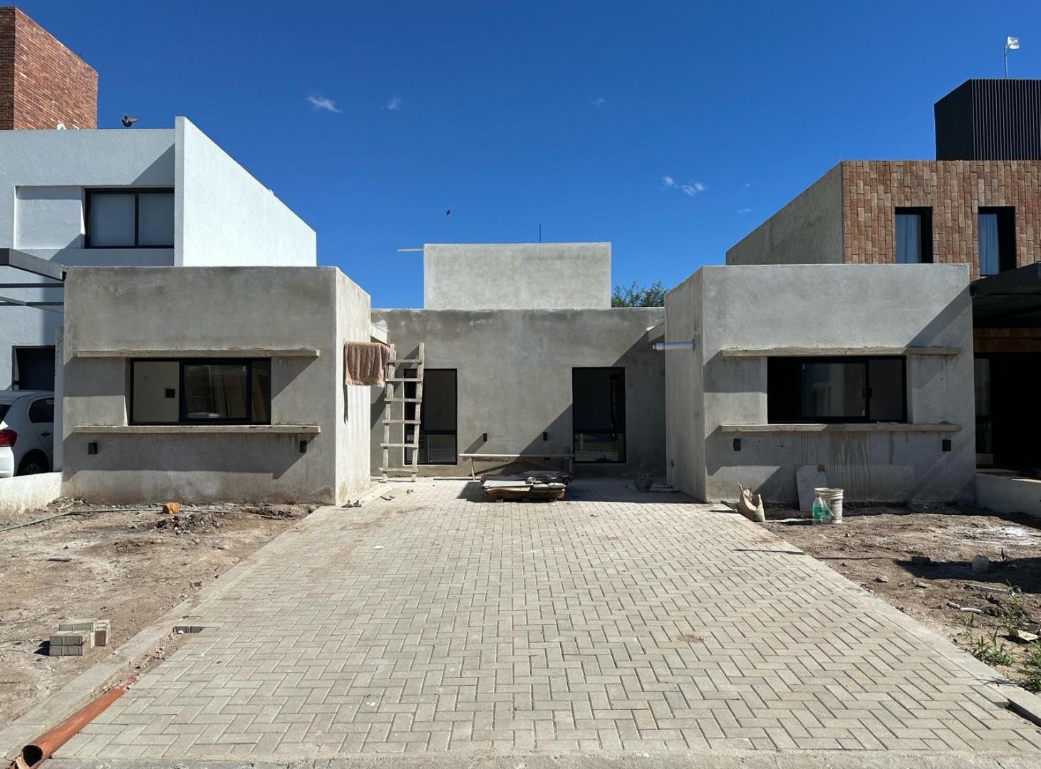 OPORTUNIDAD: Duplex 2 Dorm en Planta Baja Completo en Colinas de Manantiales