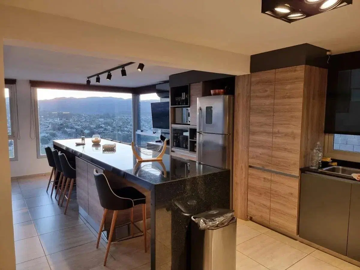 CASA DE CATEGORÍA EN VENTA  COUNTRY LA CUESTA 2