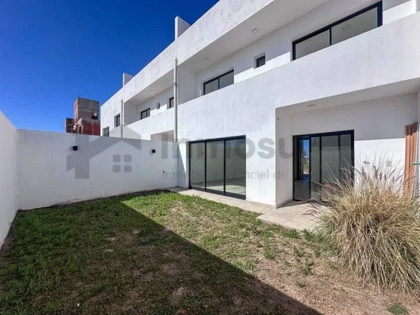 DUPLEX EN VENTA 3 DORM PRADOS DE MANANTIALES 2