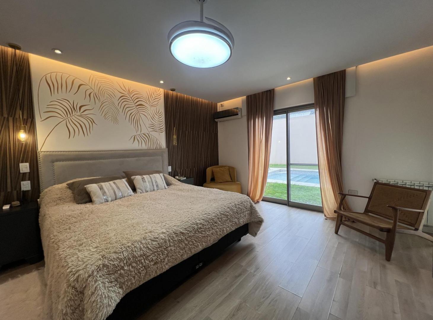 Casa en PB Fte Plaza siete soles 2 dorm pileta
