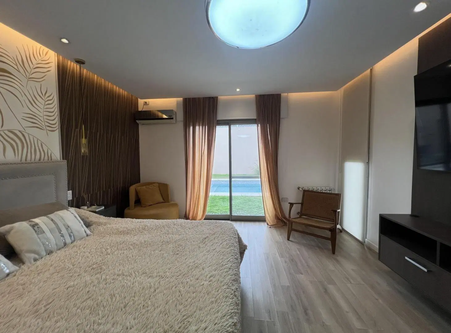 Casa en PB Fte Plaza siete soles 2 dorm   pileta 5