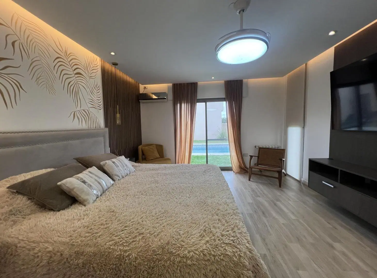Casa en PB Fte Plaza siete soles 2 dorm   pileta 2