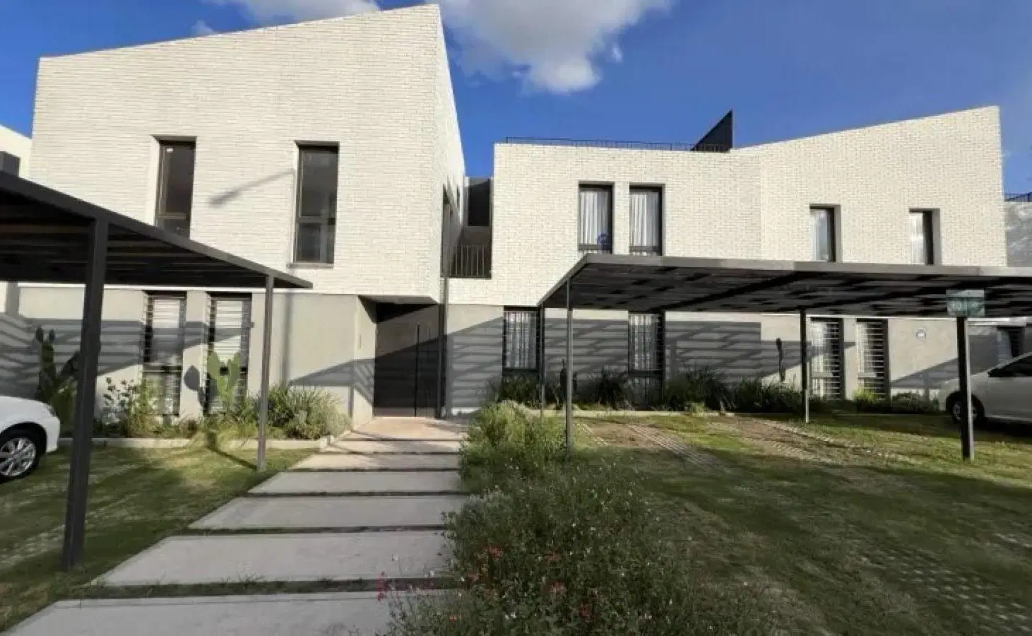 ESPECTACULAR DEPARTAMENTO EN VENTA EN COSTAS DE MANANTIALES!!!! 1