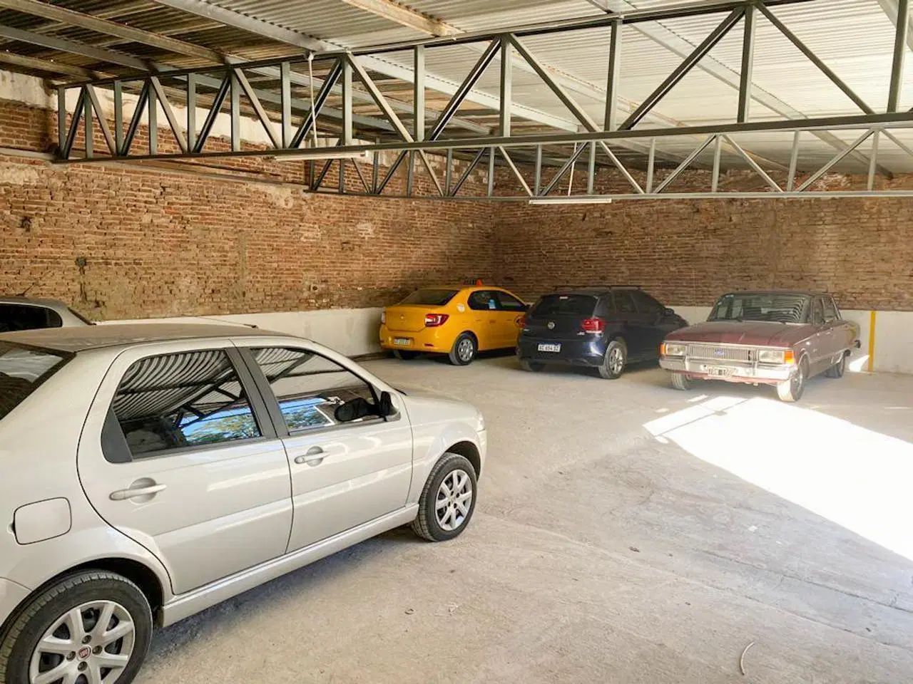 GALPON EN VENTA 160M2 CUBIERTOS BARRIO JARDIN 2