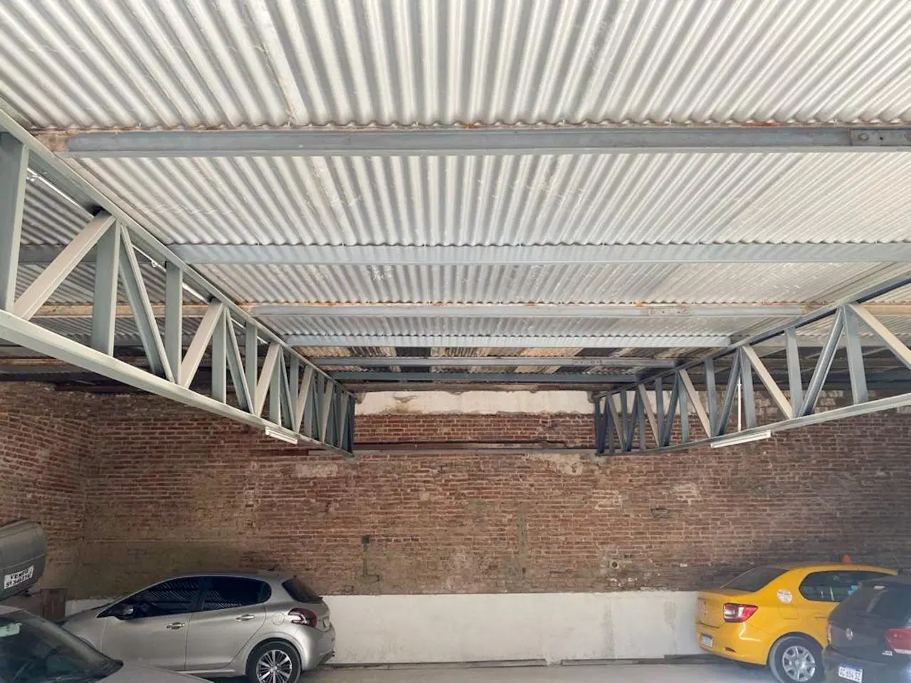 GALPON EN VENTA 160M2 CUBIERTOS BARRIO JARDIN 2