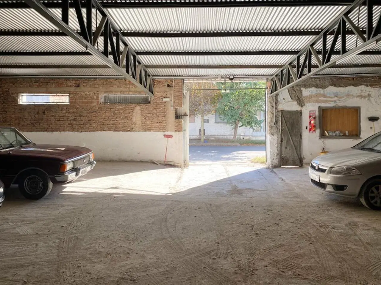 GALPON EN VENTA 160M2 CUBIERTOS BARRIO JARDIN 3