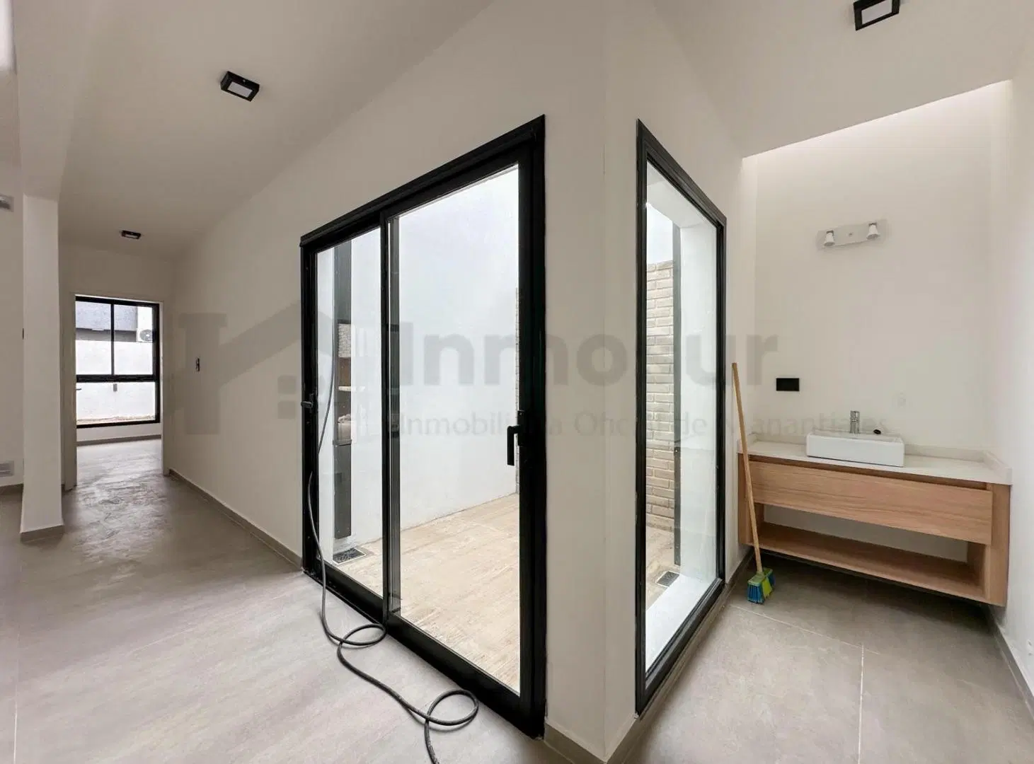 DUPLEX EN VENTA2 DORM PLANTA BAJA TERRAZAS DE MANANTIALES 3