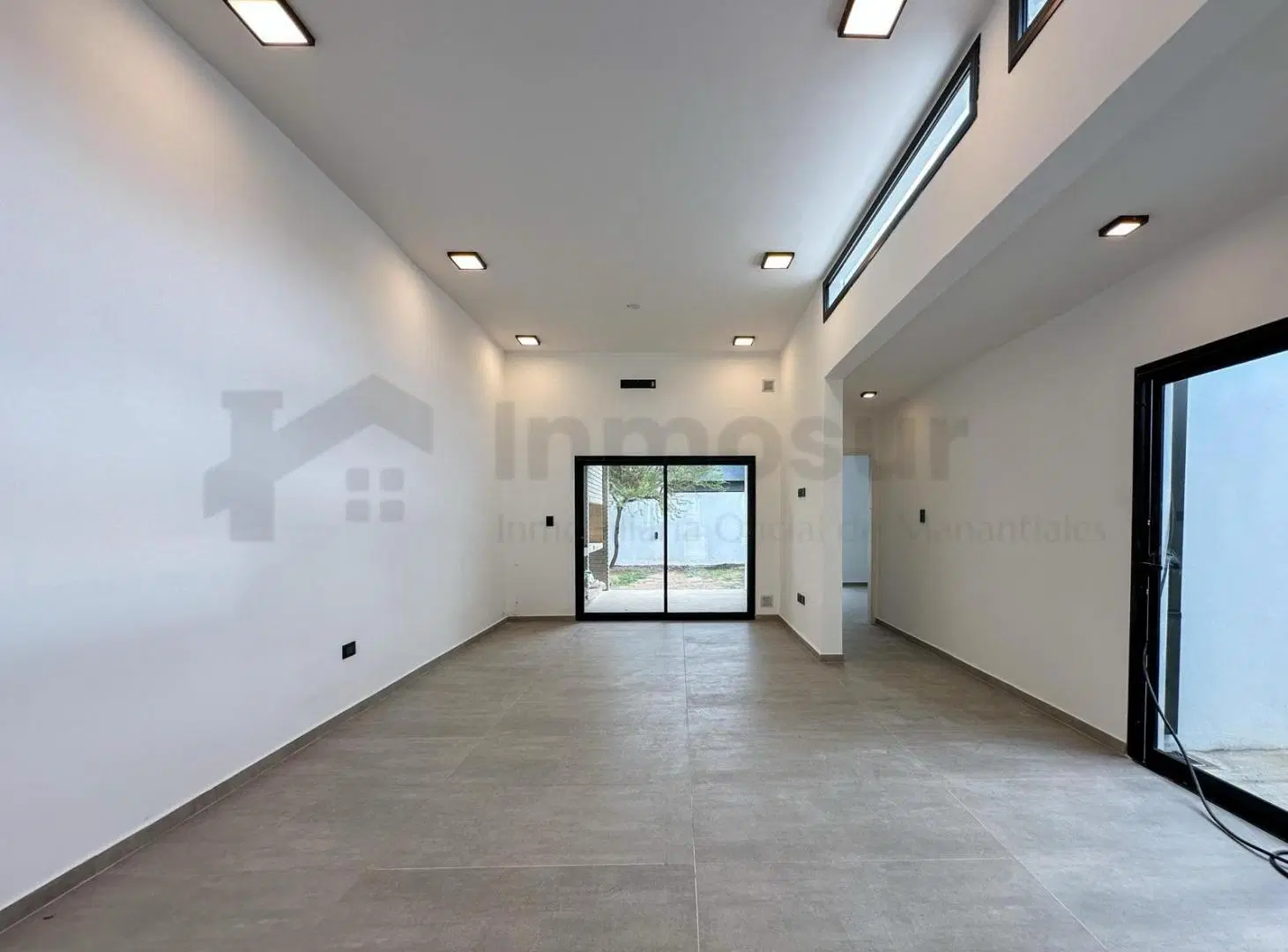 DUPLEX EN VENTA2 DORM PLANTA BAJA TERRAZAS DE MANANTIALES 2