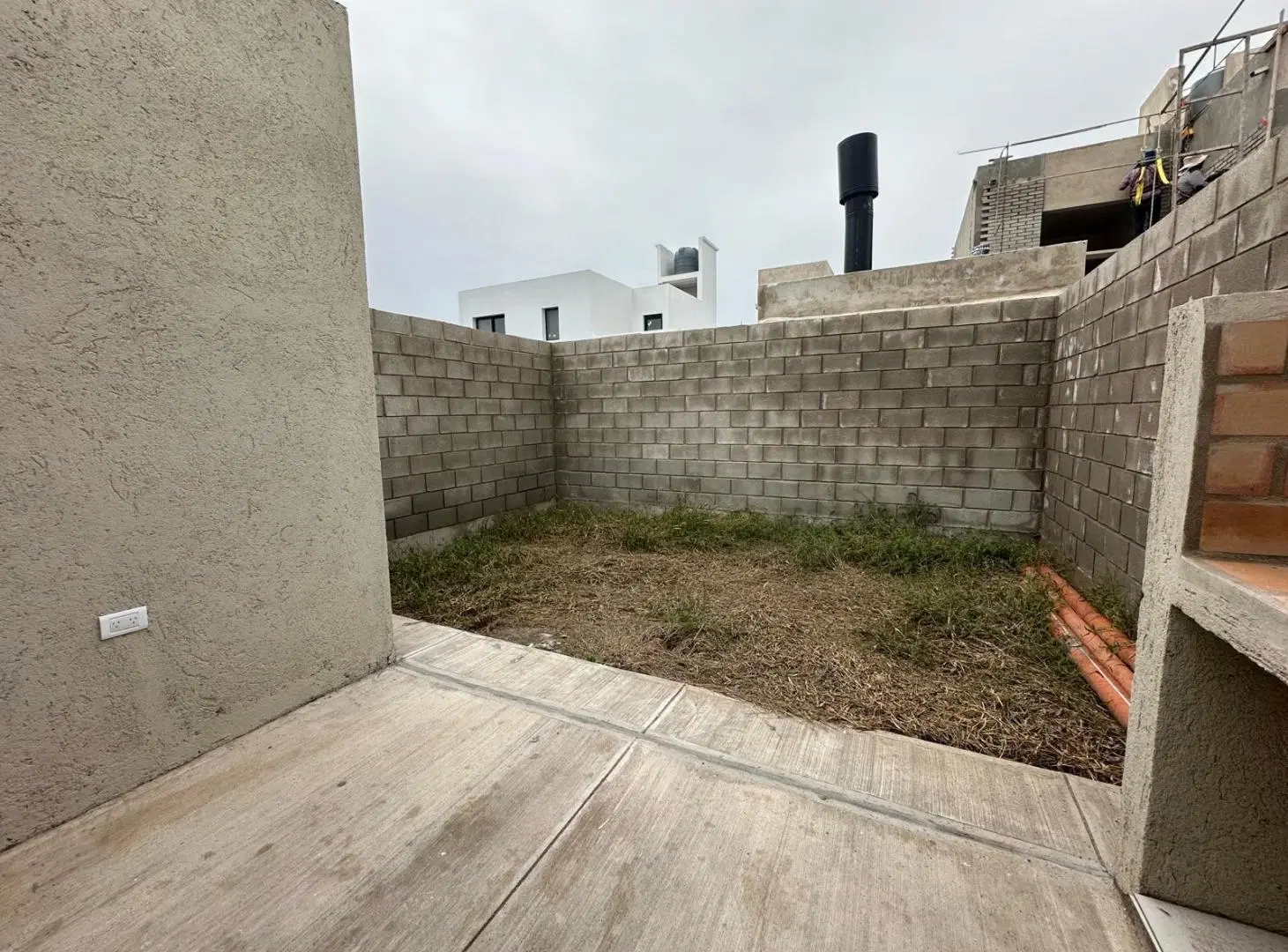 DUPLEX EN VENTA EN CAMPOS DE MANANTIALES - EN POZO - FINANCIACION 3