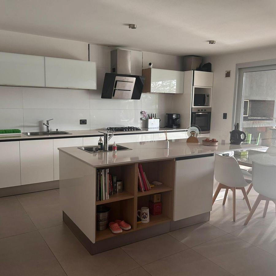 Foto de OPORTUNIDAD!!! CASA EN COUNTRY LA CASCADA DE 4 DORMITORIOS 490.000 USD, imagen 1