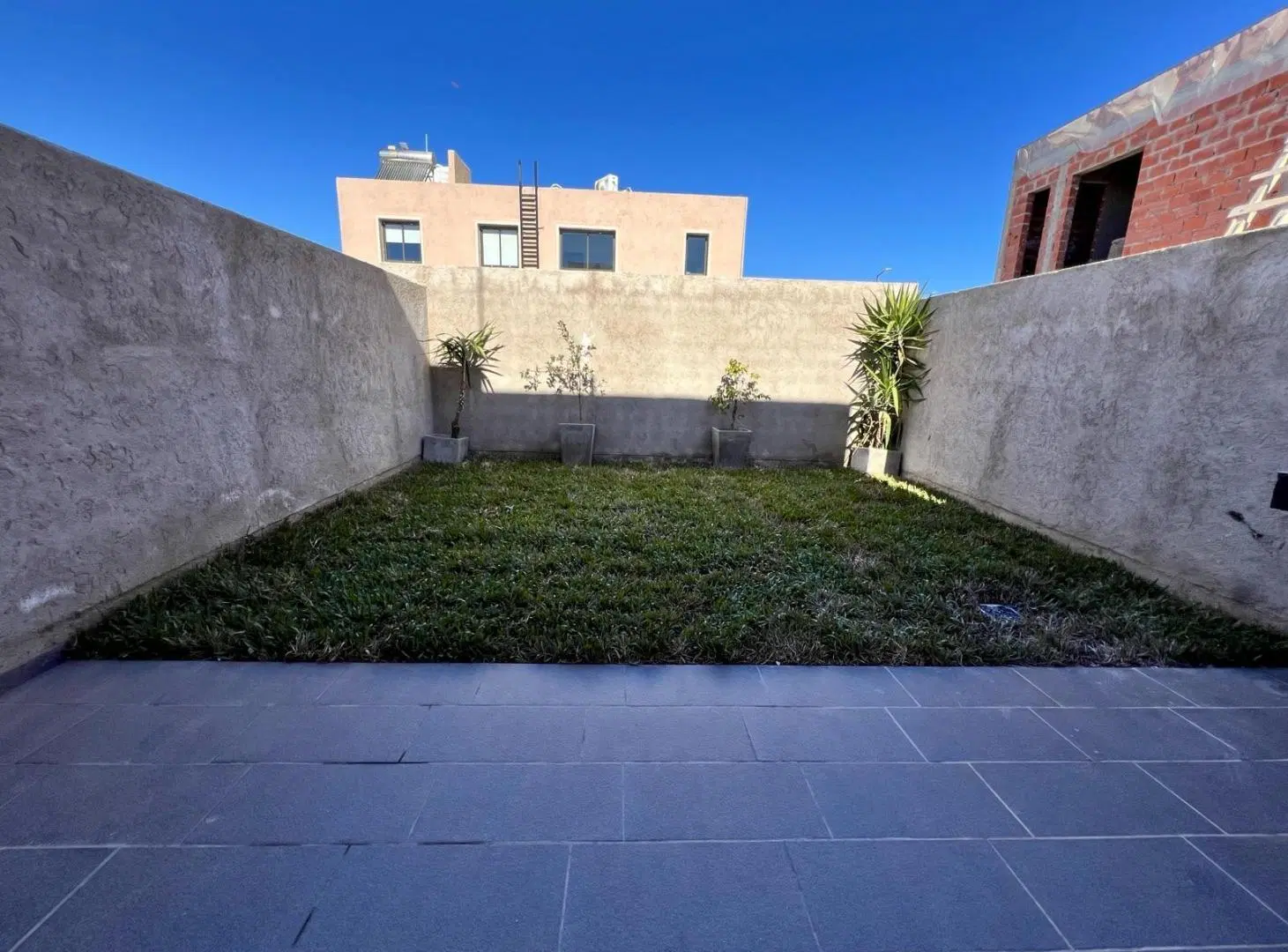 Ultima unidad en venta de 2 plantas 2 dormitorios y 2 baños en Quebradas!!!! 1