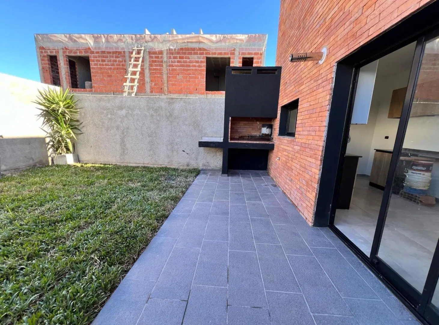 Ultima unidad en venta de 2 plantas 2 dormitorios y 2 baños en Quebradas!!!! 3