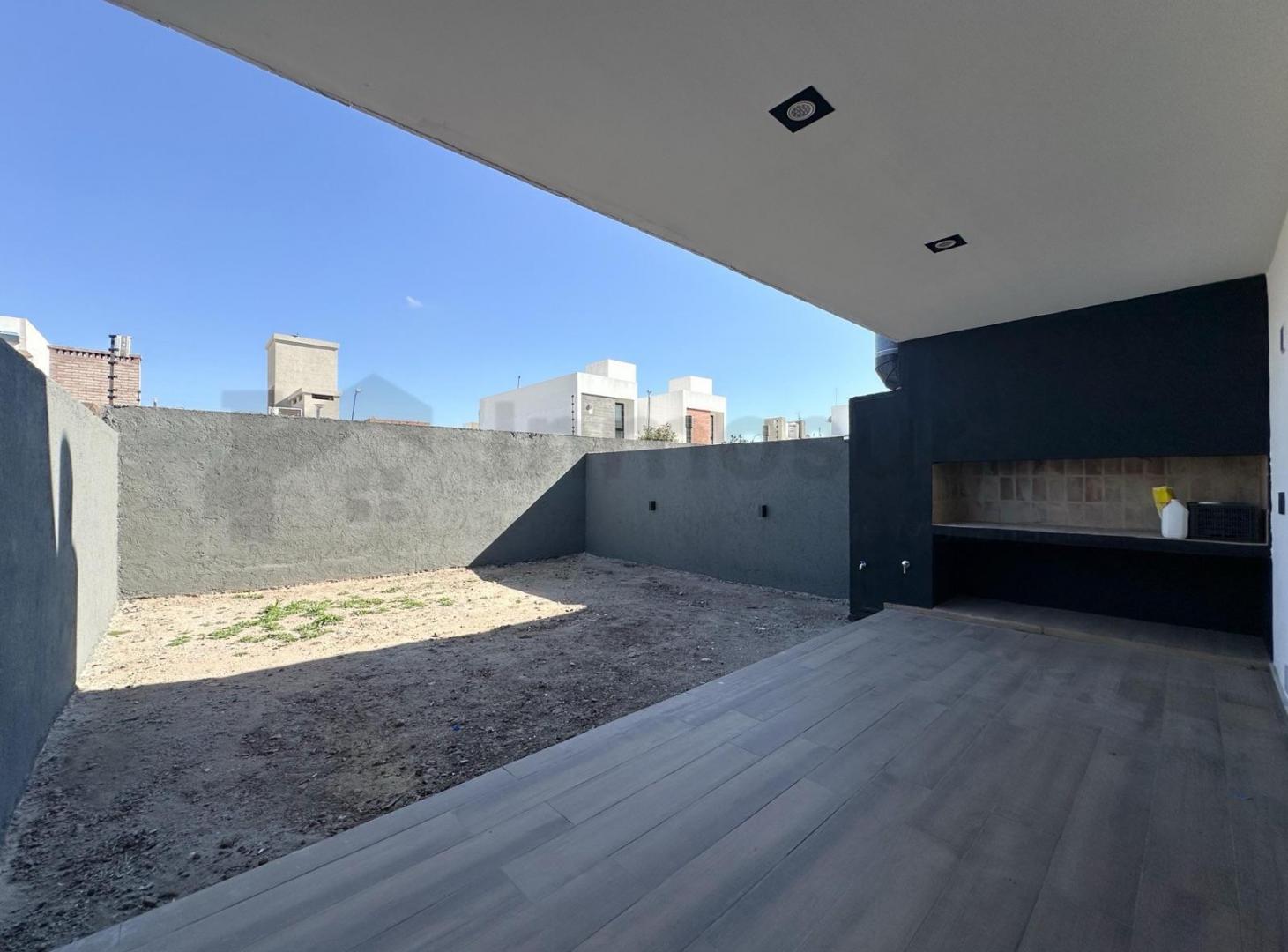 Foto de DUPLEX EN VENTA 3 DORM 3 BAÑOS PRADOS DE MANANTIALES, imagen 1