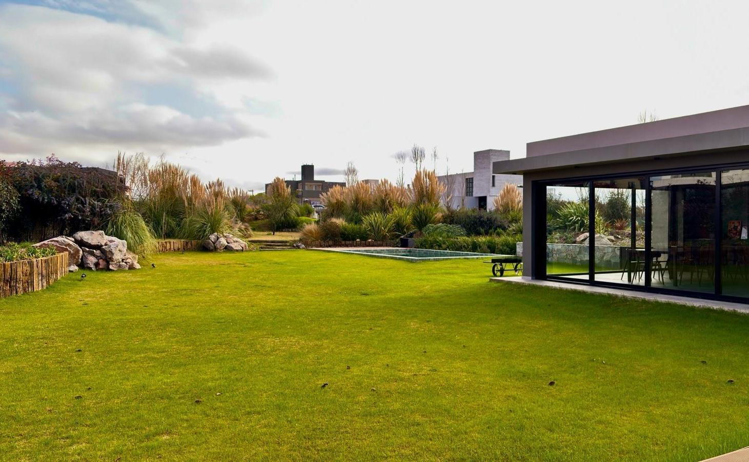 Foto de ALQUILER ESPECTACULAR CASA 4 DORMITORIOS, LA CASCADA COUNTRY GOLF, imagen 5