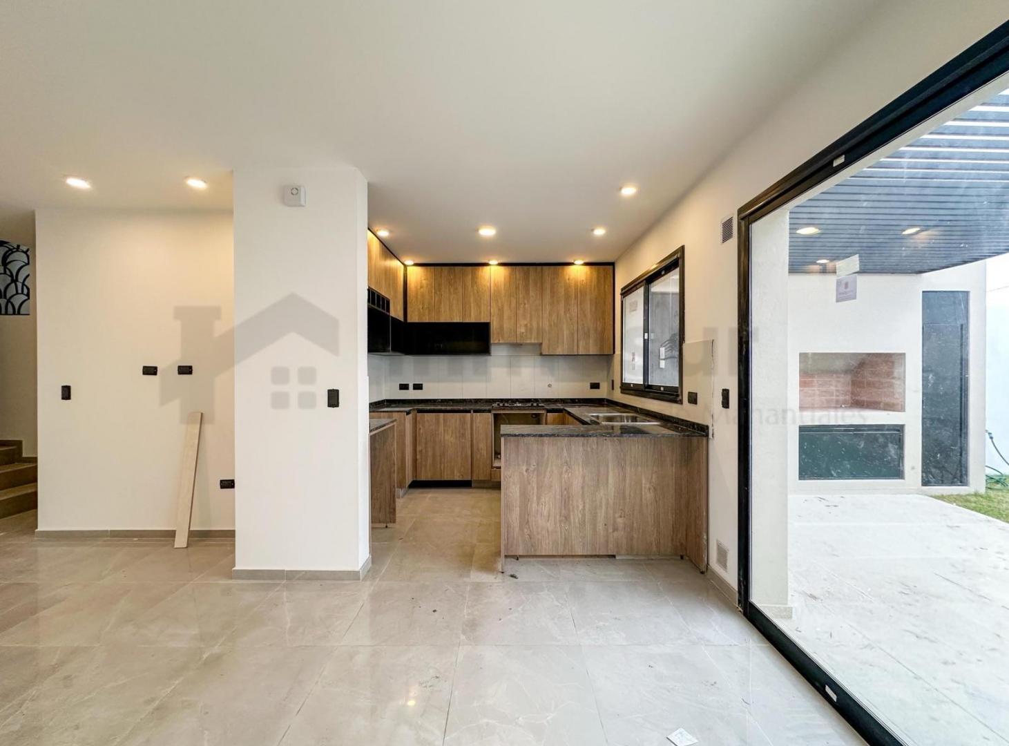 Foto de DUPLEX EN VENTA DE CATEGORIA QUEBRADAS DE MANANTIALES, imagen 2