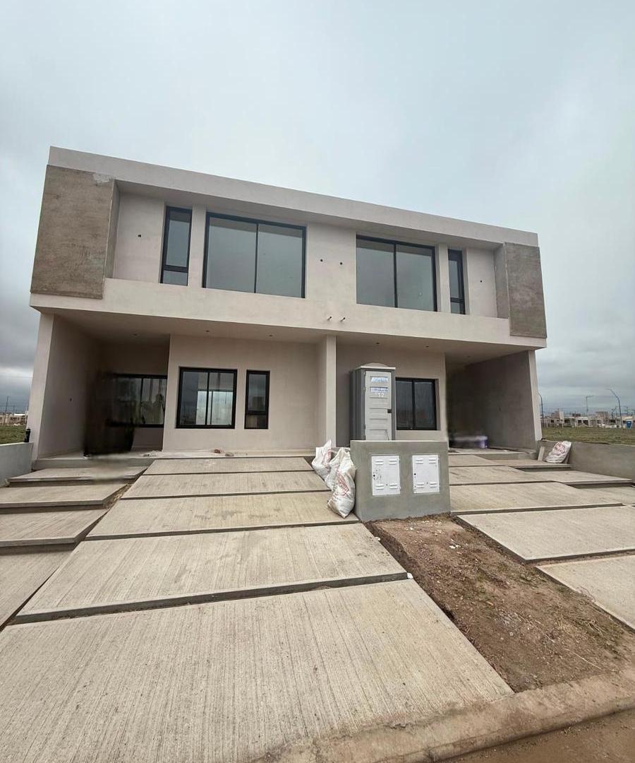 Foto de Duplex en Venta 3 dorm 3 baños en Campo de Manantiales, imagen 2