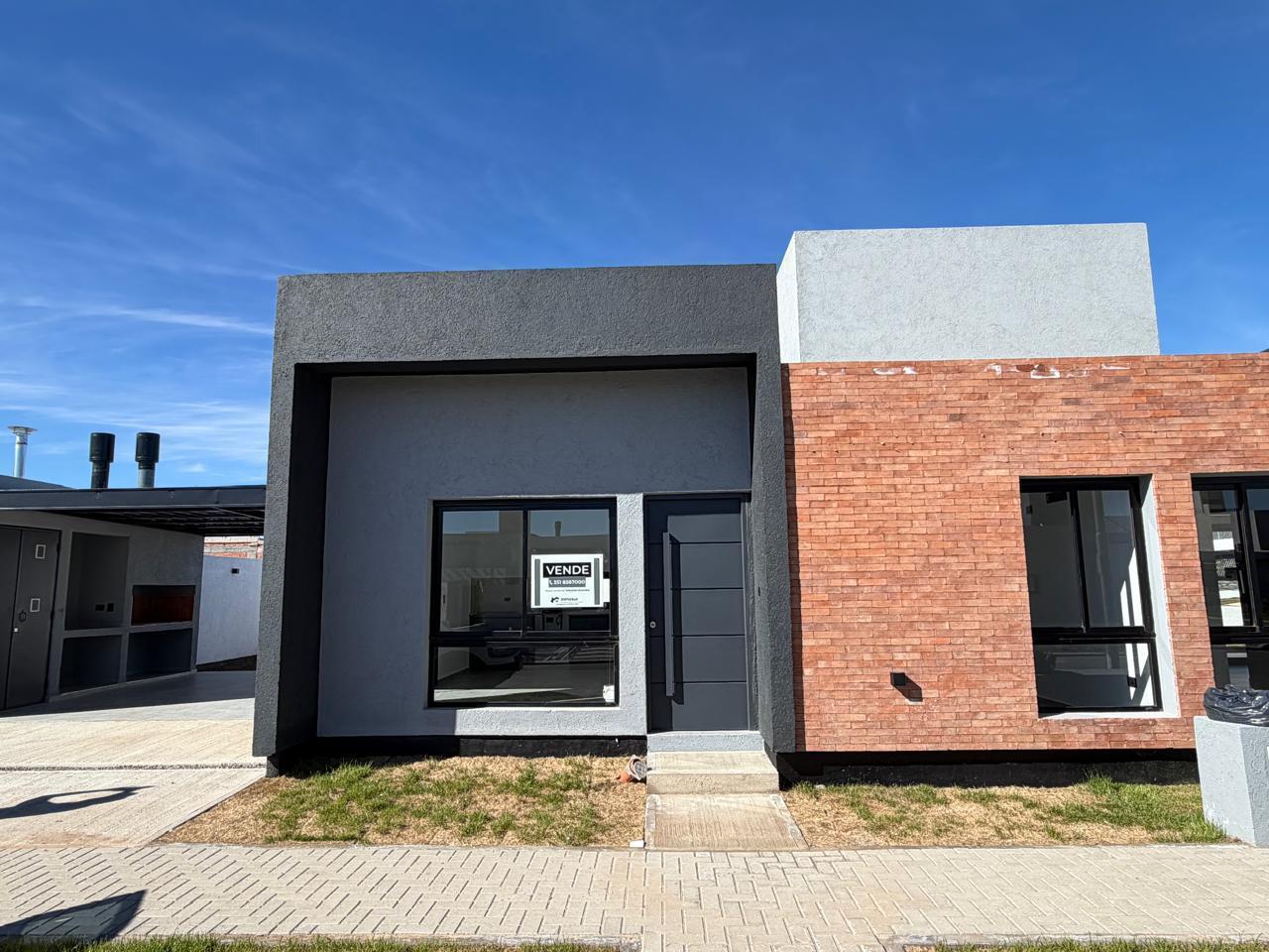 Foto de Duplex en PB 2 Dorm lote de 180 m2 en Brisas de Manantiales, imagen 1