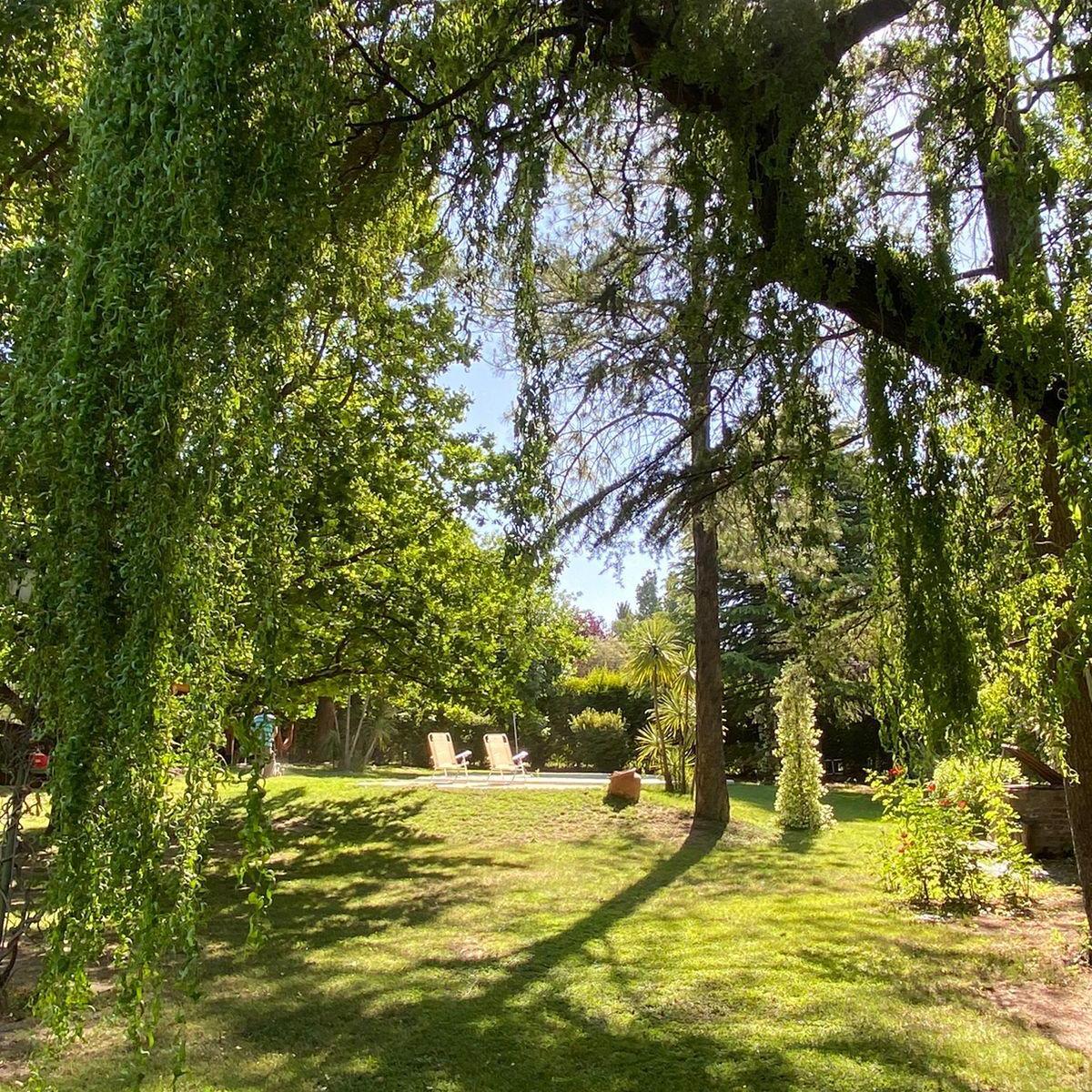 Casa con Amplio Jardín en Chacras 3