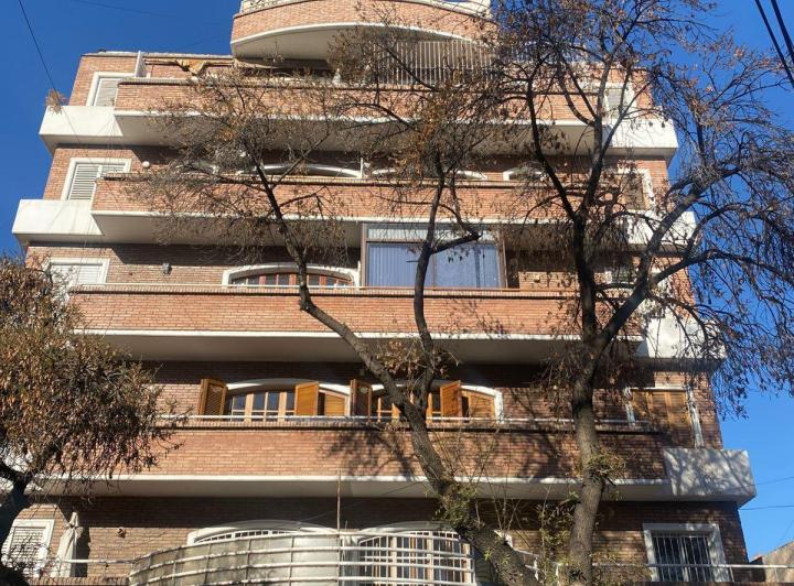 AMPLIO DEPARTAMENTO EN CALLE DON BOSCO! 2