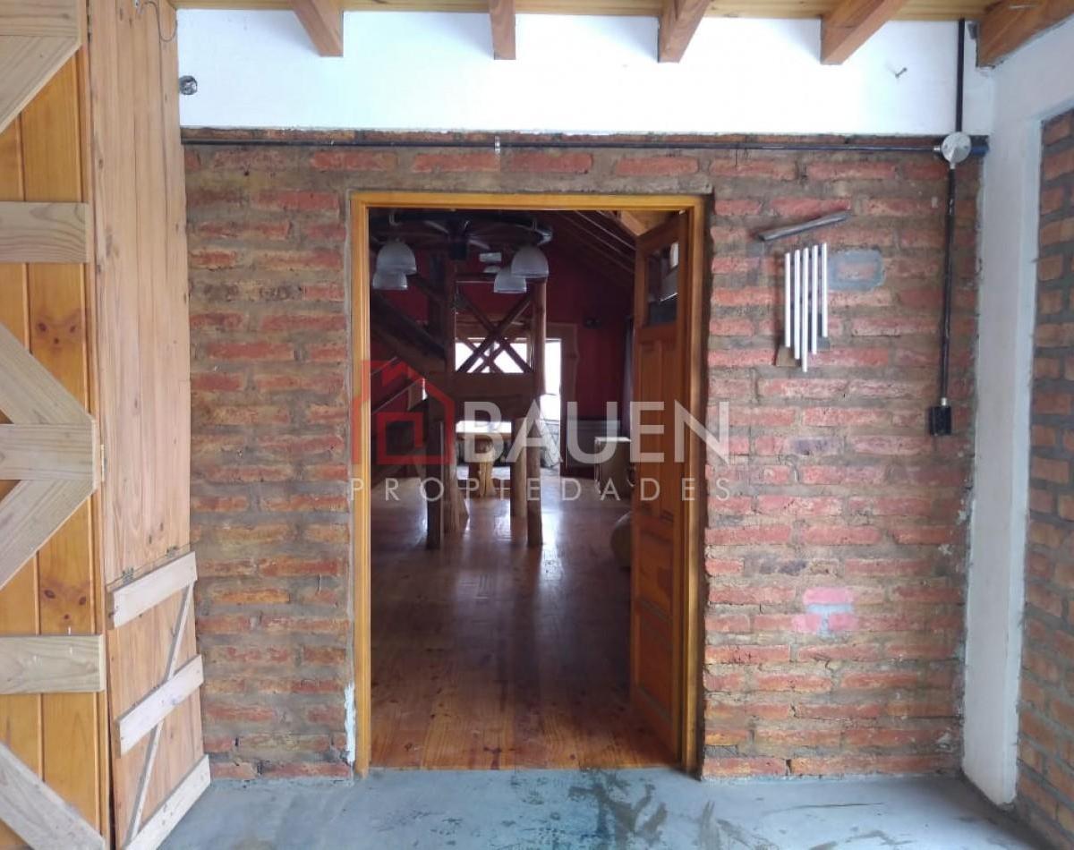 Excelente Propiedad en Barrio Jardines del Chimehuin 1