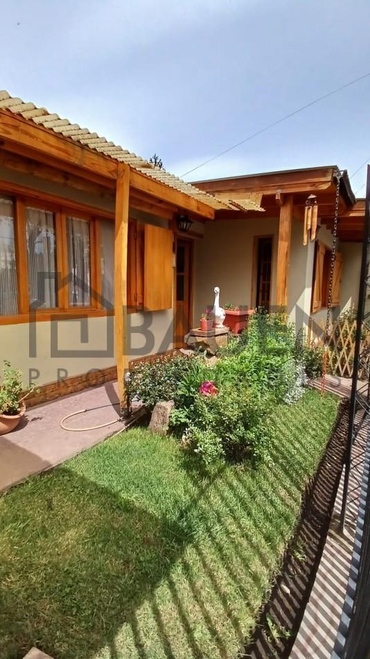 Venta/permuta Casa + Departamento en Junin de Los Andes - Neuquen 1