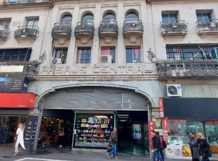 VENTA LOCALES / OFICINAS GALERIA PASAJE CENTRAL