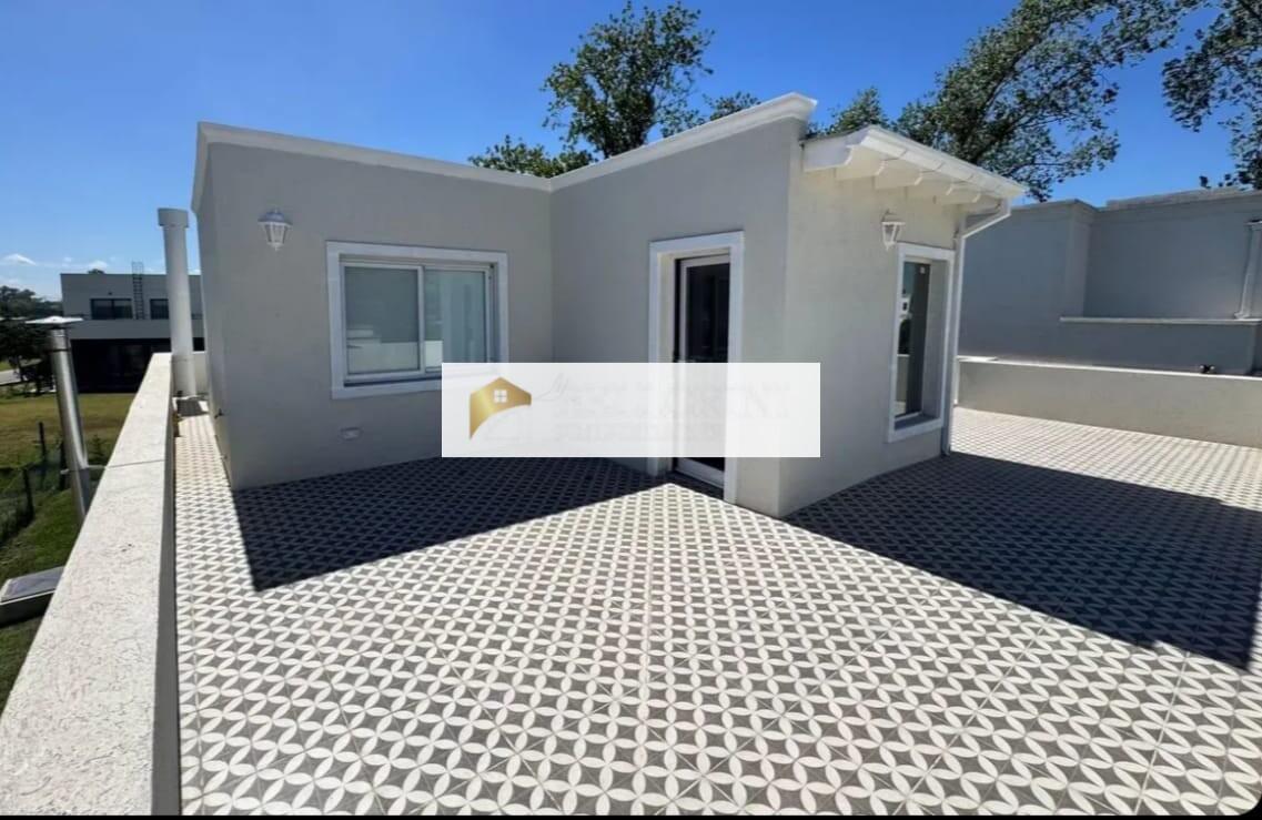 Foto de Casa impecable con pileta, gran vestidor y galería cerrada en San Ramón, imagen 2