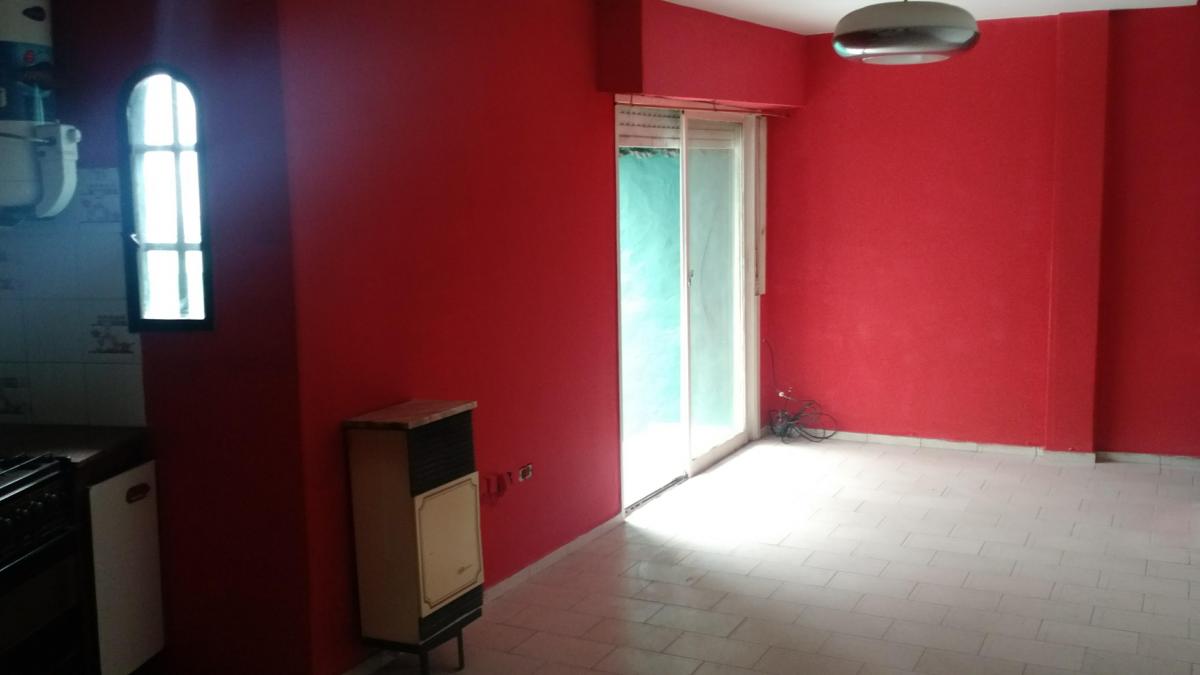 Departamento de Dos Ambientes con Patio 4