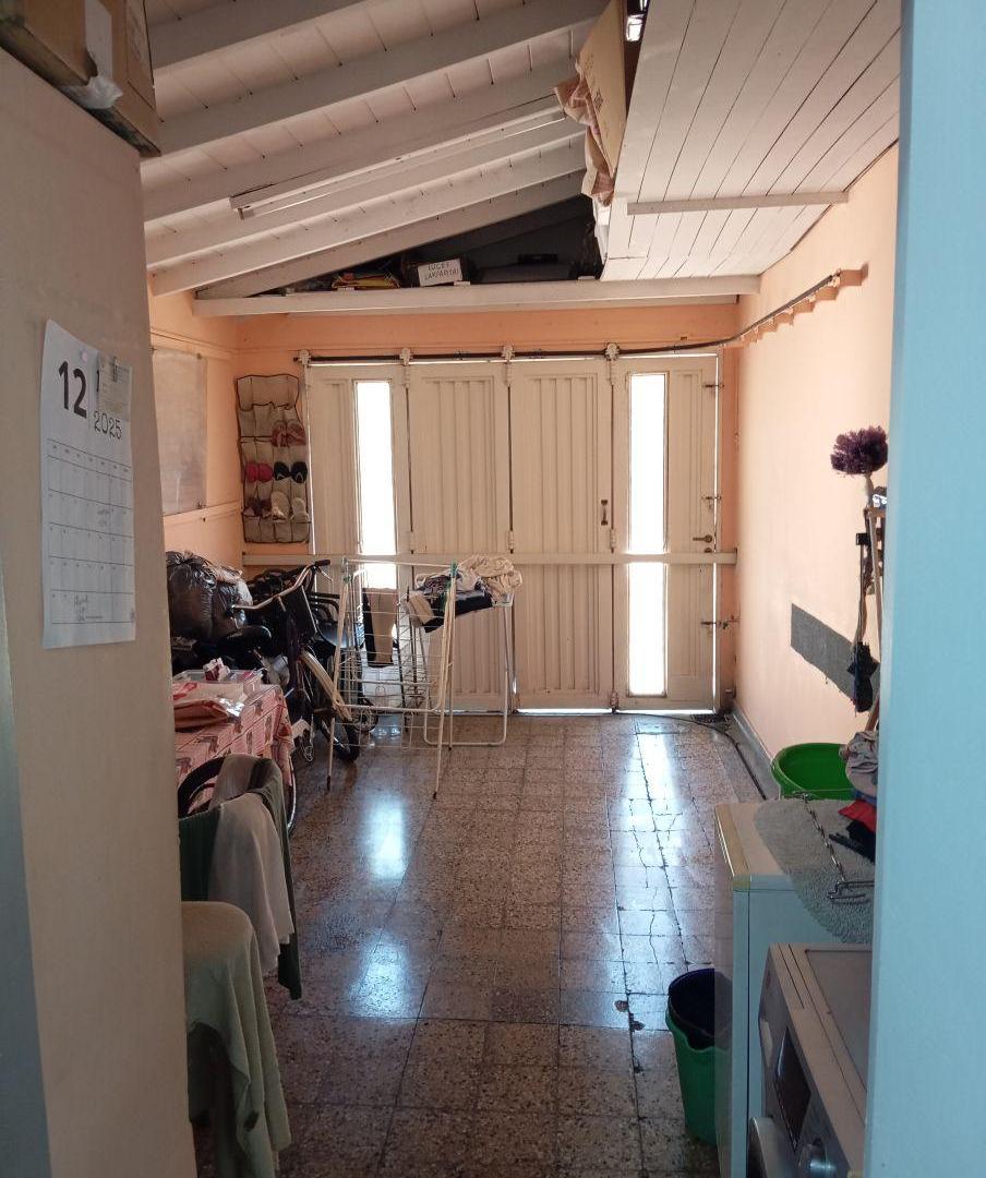 Casa en venta con 2 dormitorios fondito ,garage y pileta.