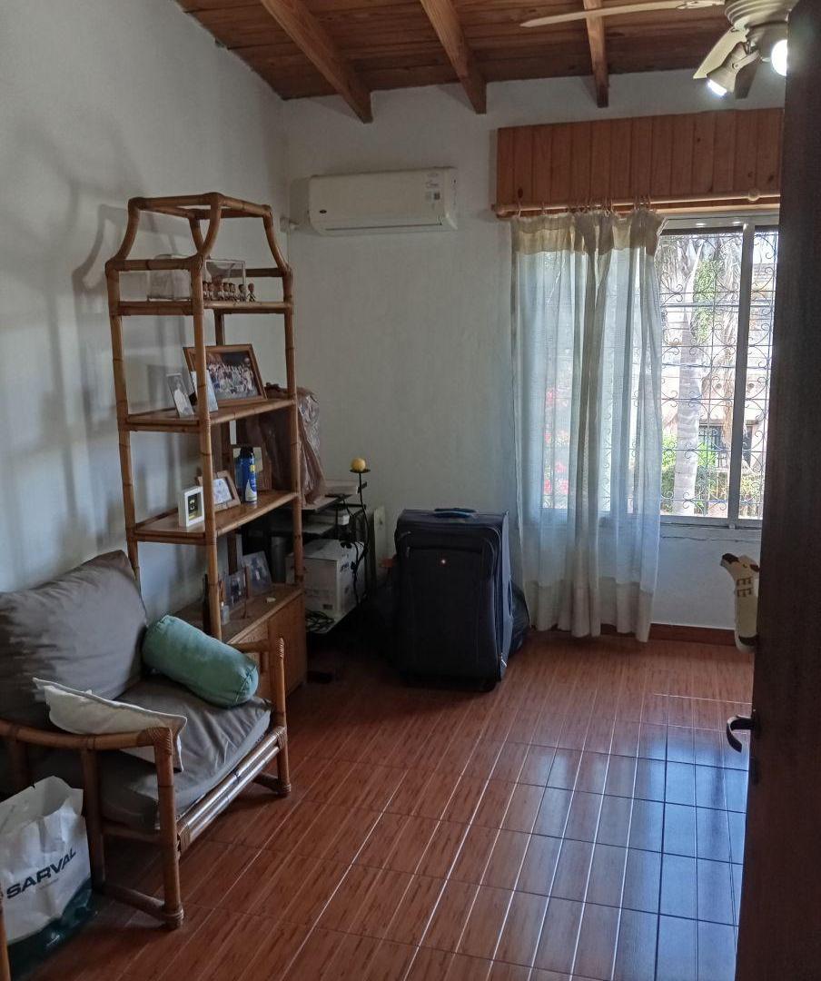 Casa en venta con 2 dormitorios fondito ,garage y pileta.