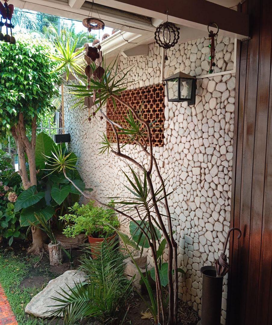 Casa en venta con 2 dormitorios fondito ,garage y pileta.