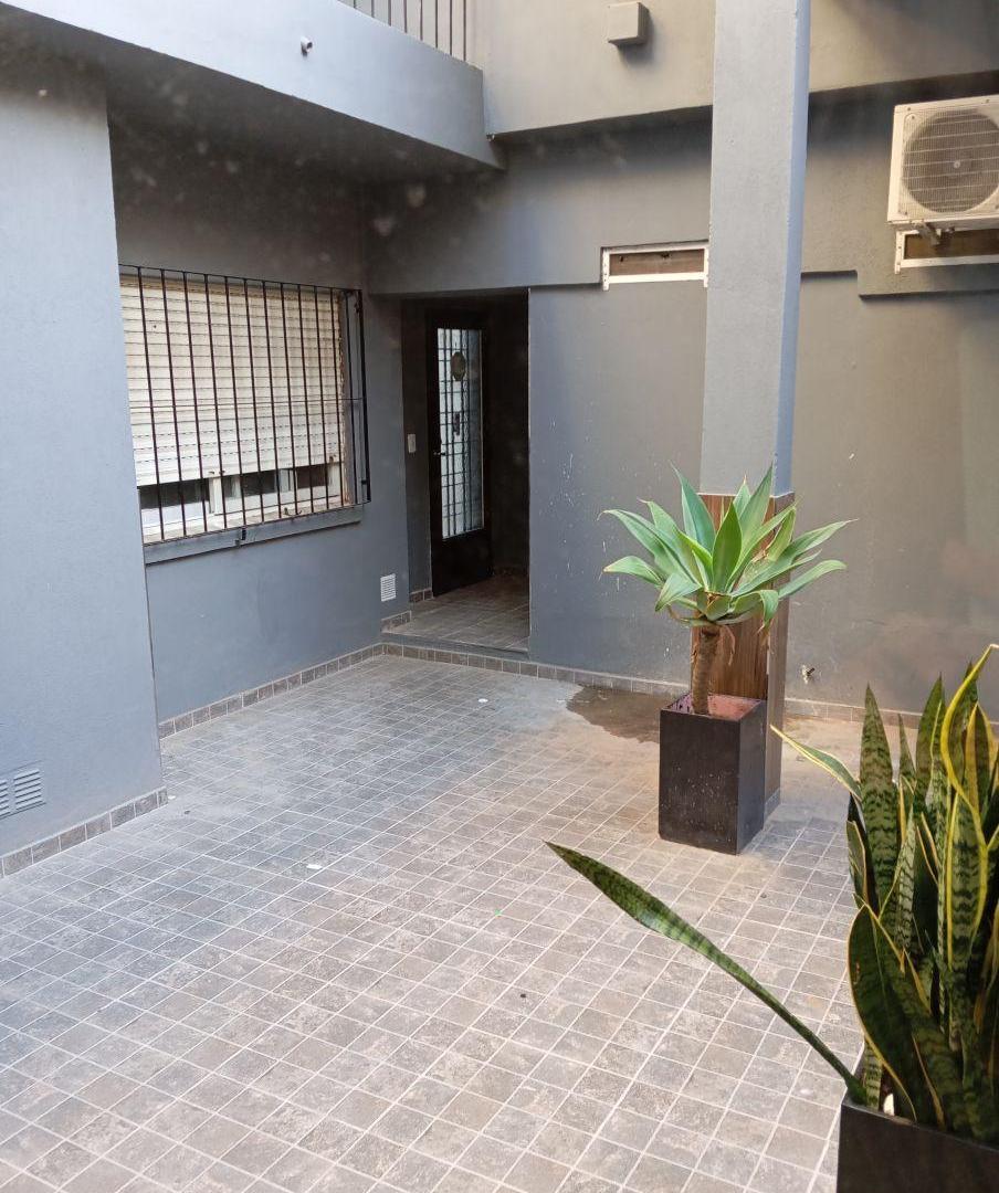 Foto de PH de 24 m² con 1 dormitorio en alquiler en Haedo centro apto vivienda y profesional., imagen 5