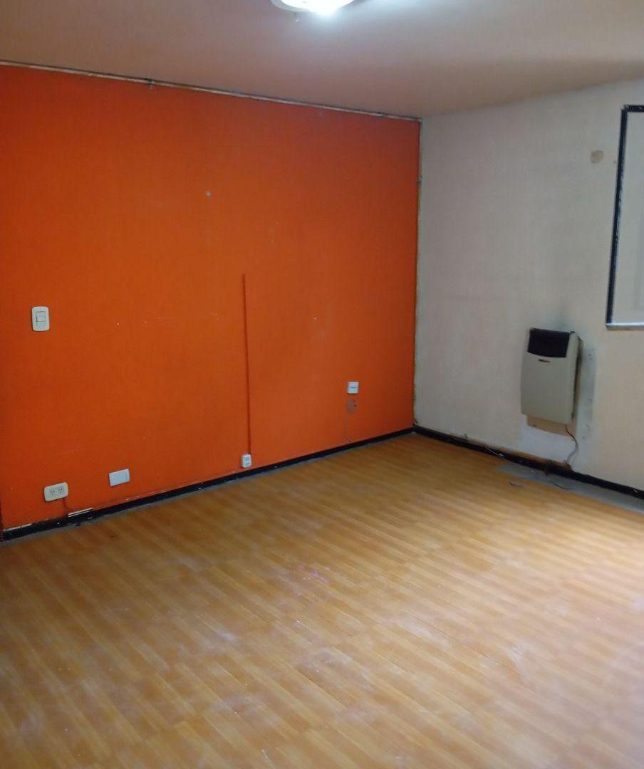 Foto de Departamento de 55 m² con 3 dormitorios en alquiler en Haedo, imagen 2
