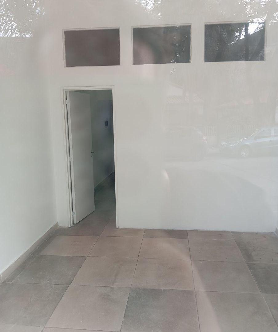 Foto de Local de 28 m² en alquiler en Haedo, imagen 2
