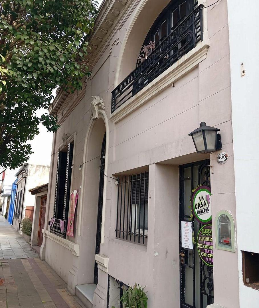 Foto de Casa antigua con 3 habitaciones en venta en Haedo, imagen 1