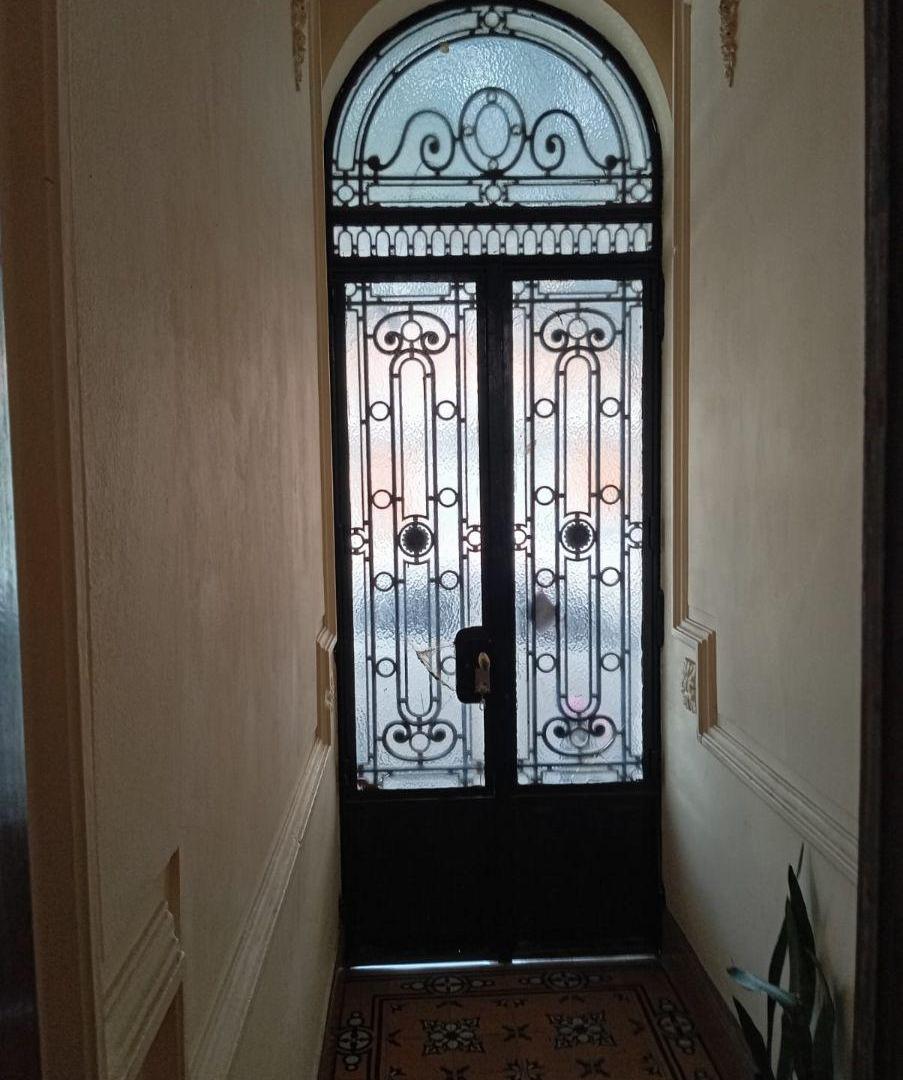 Foto de Casa antigua con 3 habitaciones en venta en Haedo, imagen 2
