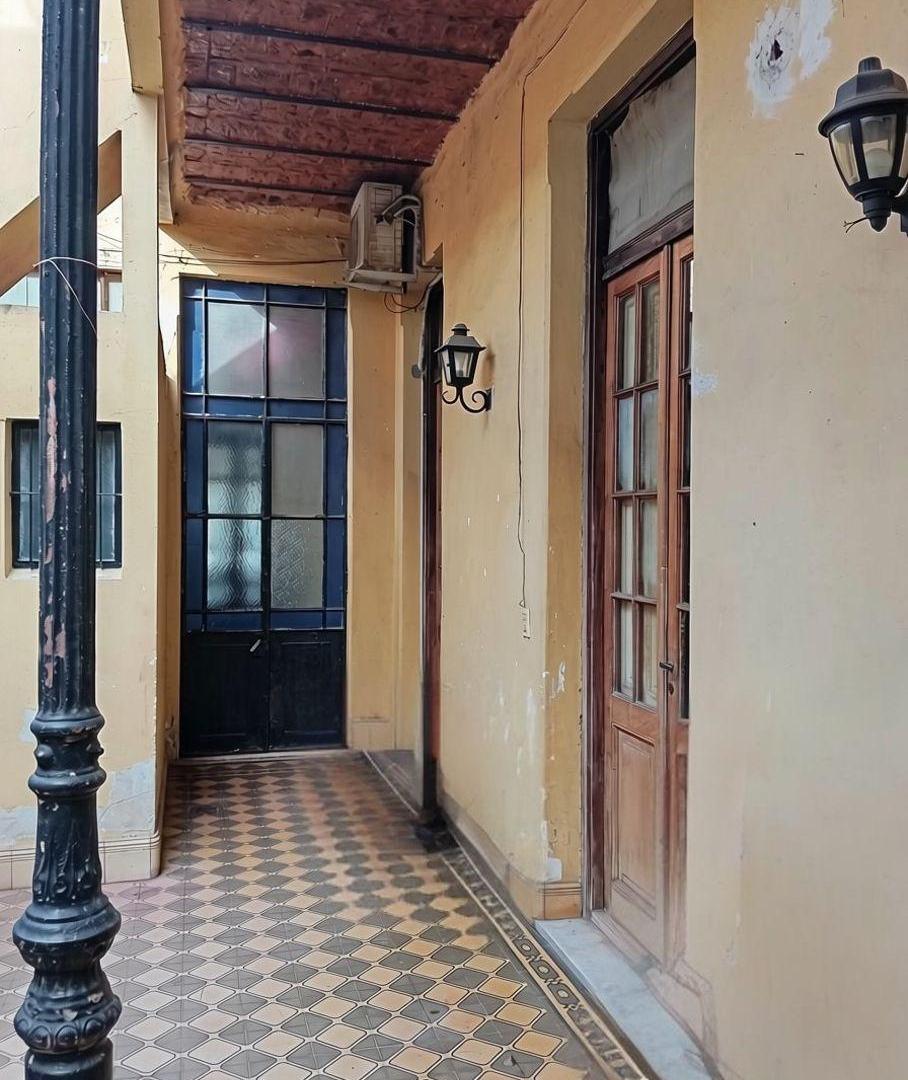 Foto de Casa antigua con 3 habitaciones en venta en Haedo, imagen 5