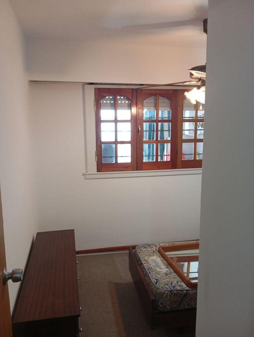 Foto de Casa en alquiler Haedo con fondo y cochera, imagen 5