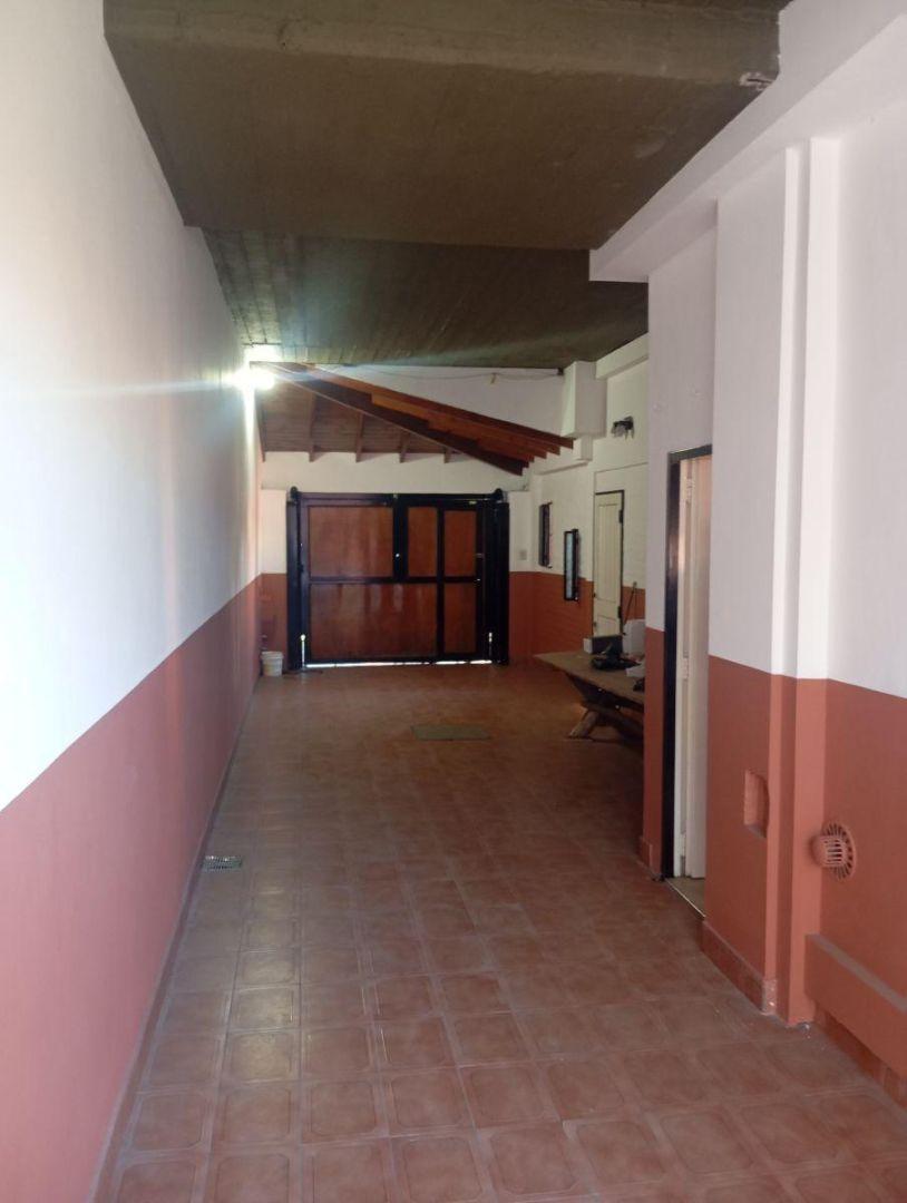 Foto de Chalet 4 dormitorios en venta en Villa Luzuriaga, imagen 4